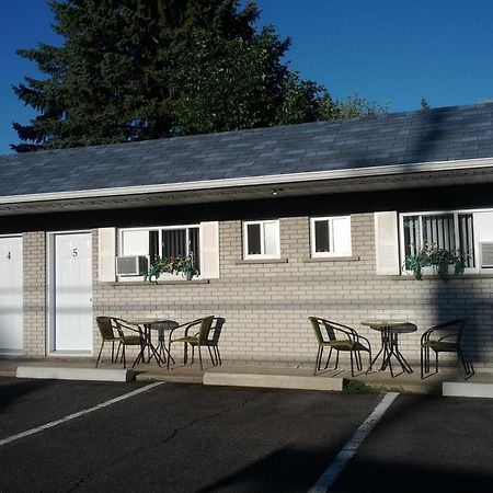 Motel Montgolfiere Jp Saint-Jean-sur-Richelieu Dış mekan fotoğraf