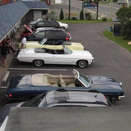 Motel Montgolfiere Jp Saint-Jean-sur-Richelieu Dış mekan fotoğraf