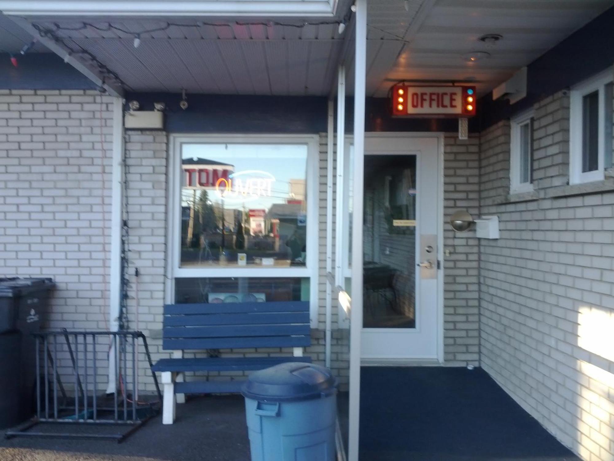 Motel Montgolfiere Jp Saint-Jean-sur-Richelieu Dış mekan fotoğraf