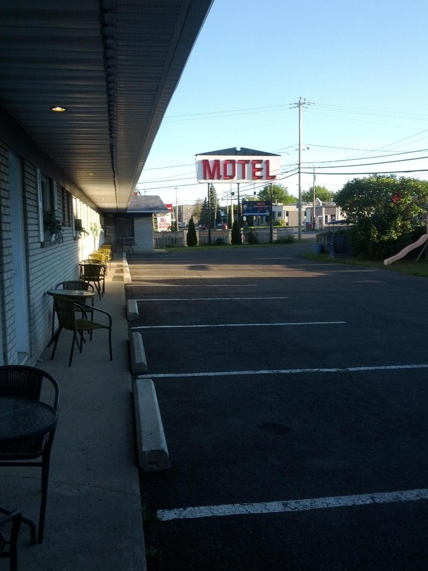 Motel Montgolfiere Jp Saint-Jean-sur-Richelieu Dış mekan fotoğraf
