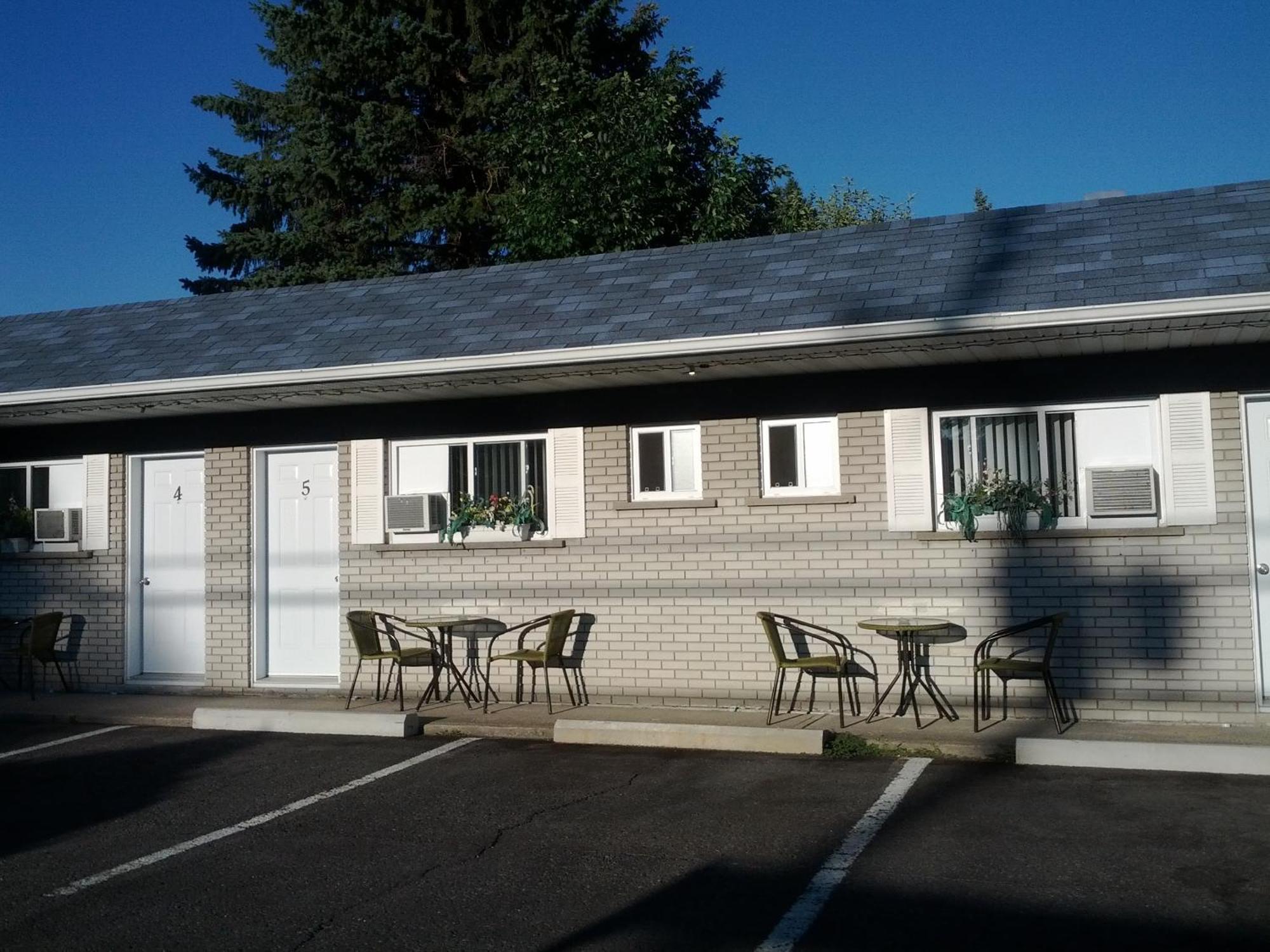 Motel Montgolfiere Jp Saint-Jean-sur-Richelieu Dış mekan fotoğraf