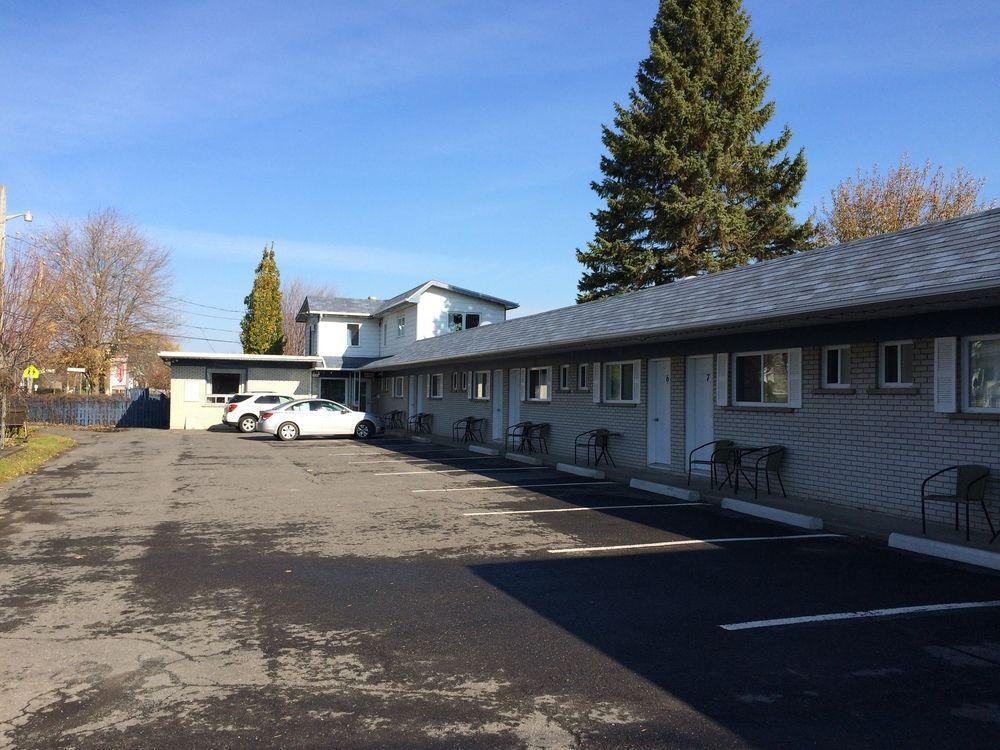 Motel Montgolfiere Jp Saint-Jean-sur-Richelieu Dış mekan fotoğraf