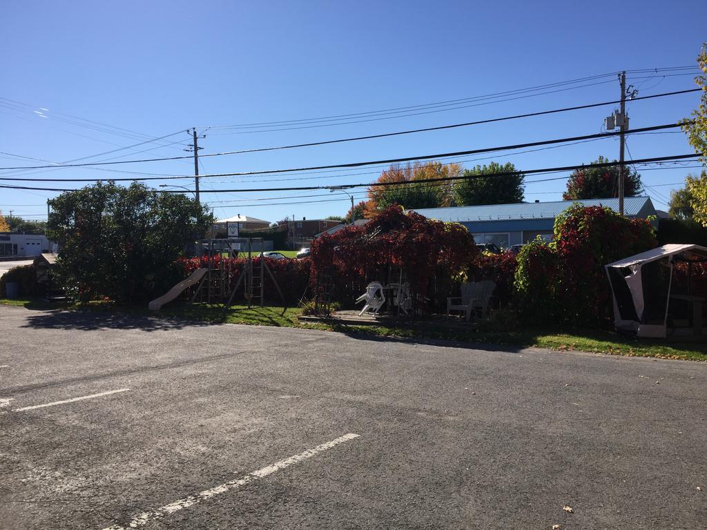 Motel Montgolfiere Jp Saint-Jean-sur-Richelieu Dış mekan fotoğraf