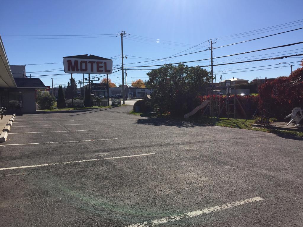 Motel Montgolfiere Jp Saint-Jean-sur-Richelieu Dış mekan fotoğraf