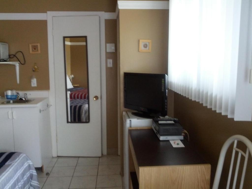 Motel Montgolfiere Jp Saint-Jean-sur-Richelieu Oda fotoğraf